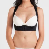 Top corrector de postura color piel, de alta tensión con bandas cruzadas en la espalda y broche delantero en bajo busto. Confeccionado con tela que contiene fibra LYCRA®.
