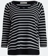 Remera femenina rayada blanca y negra, de manga 3/4 y escote en V.