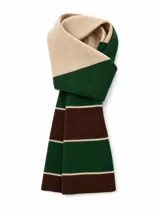 Bufanda de tejido de punto con diseño de bloques de color en tonos marrón, verde y crema.