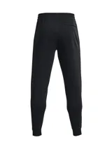 Jogging Under Armour modelo Rival Fleece, color negro, confeccionado en tejido de mezcla de algodón con interior cepillado. Presenta cintura elástica con cordón ajustable, bolsillos laterales abiertos y puños acanalados en los tobillos.