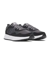 Championes Under Armour Mirage Sport color gris y negro, confeccionados con malla transpirable y superposiciones de gamuza, entresuela de EVA blanca y suela de goma.