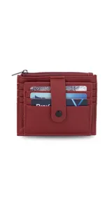 Tarjetero color verde agua con presilla frontal y múltiples ranuras para tarjetas. Incluye un bolsillo con cierre para monedas o billetes.