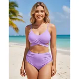 Bikini de dos piezas color fucsia. El top presenta un diseño cruzado en el frente con breteles finos ajustables, mientras que la bombacha es de tiro alto con detalle de frunces laterales.