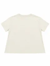 Remera color marrón óxido con estampa frontal de un tigre en la selva, de manga corta y cuello redondo.