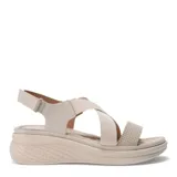 Sandalias de plataforma Lady Confort modelo Shelton, color beige, con tiras cruzadas elásticas y tira delantera con textura tejida. Cuenta con cierre de velcro en el tobillo y plantilla acolchada.