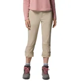 Pantalón de trekking Columbia modelo Leslie Falls Pant II, color beige, de corte entallado con tecnologías Omni-Shield y Omni-Shade, rodillas articuladas y puños ajustables con broches.