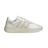 Zapatillas urbanas Adidas Barreda Decode color blanco con detalles en beige.