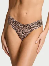 Panty tipo tanga invisible con estampado animal print de leopardo, confeccionada en microfibra ultrasuave con bordes sin costuras.