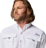Camisa de manga larga Columbia modelo Bahama II L/S Shirt, color blanco, diseñada para pesca y actividades al aire libre. Confeccionada en nailon liviano, cuenta con tecnología Omni-Shade UPF 50 para protección solar, bolsillos frontales en el pecho, ventilación trasera y sistema para convertirla en manga corta.