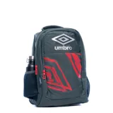 Mochila Umbro modelo Bloop, color gris oscuro con detalles estampados en rojo. Cuenta con compartimento principal con cierre, bolsillo frontal con cierre, bolsillos laterales de red y logo de la marca estampado en la parte superior.