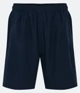 Bermuda deportiva gris con cintura elástica, cordón de ajuste, bolsillos con cremallera, recorte lateral con agujeritos y abertura en el bajo.