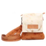 Morral pequeño de cuero con diseño bicolor, presentando una solapa superior en tono crema con efecto desgastado y cuerpo inferior en tono tostado. Incluye una correa larga ajustable y el logo de la marca grabado en un parche de cuero en la solapa.