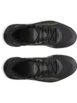 Championes Under Armour UA Jet 25, color negro y verde militar, diseñados para básquetbol con capellada de materiales mixtos y amortiguación Micro G.