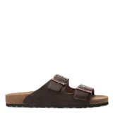 Sandalias de hombre tipo Birkenstock, confeccionadas en cuero graso color marrón chocolate. Presentan dos tiras anchas con hebillas metálicas ajustables, plantilla anatómica de corcho y suela de goma antideslizante.