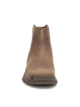 Bota tipo Chelsea de Caterpillar, confeccionada en cuero color marrón. Presenta paneles laterales elásticos, suela de goma dentada para mayor tracción y logo de la marca grabado en el lateral y en la puntera.