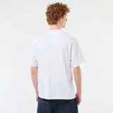 Remera blanca de manga corta y cuello redondo, de corte holgado, con un pequeño bordado en el pecho con la inscripción "Miami palm city".