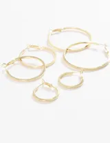 Set de aros tipo argolla dorados, de diferentes tamaños, con cierre de clip.