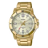 Reloj analógico Casio con caja y malla de acero inoxidable en tono dorado. Presenta una esfera clara con indicadores de hora luminiscentes, manecillas doradas, segundero con punta roja y ventana de fecha a las tres.