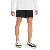 Short deportivo Under Armour Launch 5 para hombre, color negro con logo blanco en la pierna izquierda.