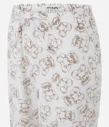 Pantalón de pijama de corte recto, color beige con estampado integral de osos. Presenta cintura elástica con lazo ajustable.