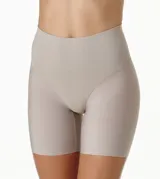Faja modeladora de tiro alto con pierna, confeccionada en microfibra color beige con terminaciones láser para un acabado invisible.