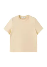 Camiseta de manga corta y cuello redondo color amarillo claro, confeccionada en algodón con ribete elastizado en el cuello.