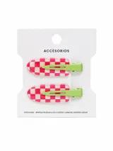 Pack de dos pinzas para el pelo con diseño rectangular de bordes redondeados, patrón a cuadros en tonos fucsia y beige, y clip metálico verde claro.