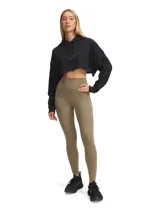 Calza larga color marrón, de tiro alto y corte ajustado.