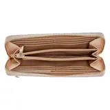 Billetera Guess modelo Emelie, color blanco con estampado multicolor de logos y figuras geométricas. Cuenta con cierre perimetral, correa de muñeca extraíble y aplique metálico con el logo de la marca en el frente.