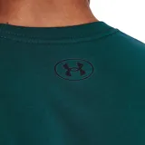Remera Under Armour de hombre, color negro, de corte clásico y mangas cortas. Presenta el logo de la marca estampado en el pecho.