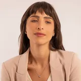Caravanas de oro blanco 18k con engaste de brillantes, diseño minimalista de punto de luz.