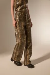 Pantalón de PU con estampado de piel de serpiente, de corte recto y tiro medio, con bolsillos laterales.