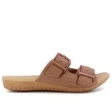 Sandalias bajas color marrón con doble tira ancha ajustable con hebillas.