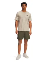 Short de entrenamiento Under Armour Tech, color verde oliva, con logo de la marca en el lateral y cintura elástica con cordón.