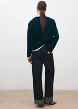 Jersey Monkey de punto con cuello redondo y manga larga, de diseño recto y color verde oscuro.