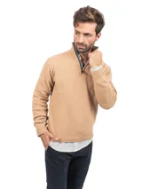 Sweater de lana con cierre frontal parcial y cuello alto, de diseño clásico y tejido de punto en color gris.
