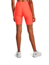 Calza corta deportiva Under Armour de talle alto, confeccionada en tejido HeatGear ultraligero que absorbe el sudor y se seca rápidamente. Presenta un diseño ajustado con costuras planas ergonómicas para mayor comodidad y libertad de movimiento, e incluye un bolsillo frontal integrado en la cintura.