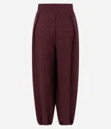 Pantalón aladín Blue Steel de poliéster texturizado color bordó, de calce amplio con cintura elástica y puños ajustados en la botamanga.