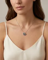 Collar de plata 925 con cadena fina y dije central en forma de flor, decorado con circonias multicolor y pavé de circonias blancas.