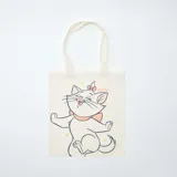 Tote bag de tela color crudo con estampado frontal de Marie, la gatita de Disney, rodeada de pequeñas flores amarillas.