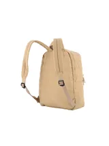 Mochila acolchada de diseño quilting, con compartimento principal con cierre, bolsillo frontal con cierre y aplique con logo de la marca.