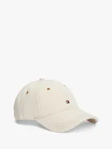 Gorra de béisbol Tommy Hilfiger confeccionada en denim rígido de color beige, con diseño de seis paneles, costuras a contraste, ojales de ventilación y visera curvada con costuras texturizadas. Cuenta con un pequeño logo bordado en el frente y hebilla metálica de ajuste en la parte trasera.