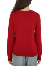 Sweater de punto rojo con cuello en V y logo de Tommy Hilfiger bordado en el pecho.