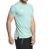 Remera deportiva de manga corta color naranja melange, con cuello redondo y logo de la marca Umbro estampado en blanco en el pecho.