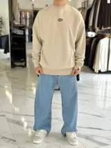 Pantalón de jean de corte super baggy, tiro medio y diseño holgado en color azul con efecto lavado.