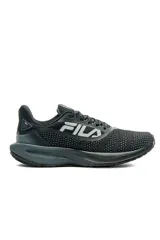 Championes deportivos Fila Efecto en color verde oscuro con suela blanca. Presenta capellada de tejido knit transpirable, cordones estampados y el logo de la marca en el lateral.