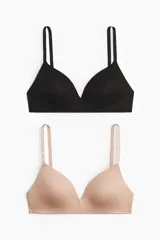 Pack de dos soutiens de microfibra, uno negro y otro color piel, con copas acolchadas, breteles ajustables y cierre de corchetes en la espalda. Sin aros.