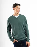 Buzo tejido de punto con cuello en V, de calce regular y mangas largas con puños acanalados.