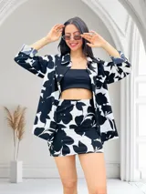 Conjunto de top bandeau y minifalda color negro.