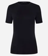 Blusa básica color mostaza, con escote redondo y manga corta.